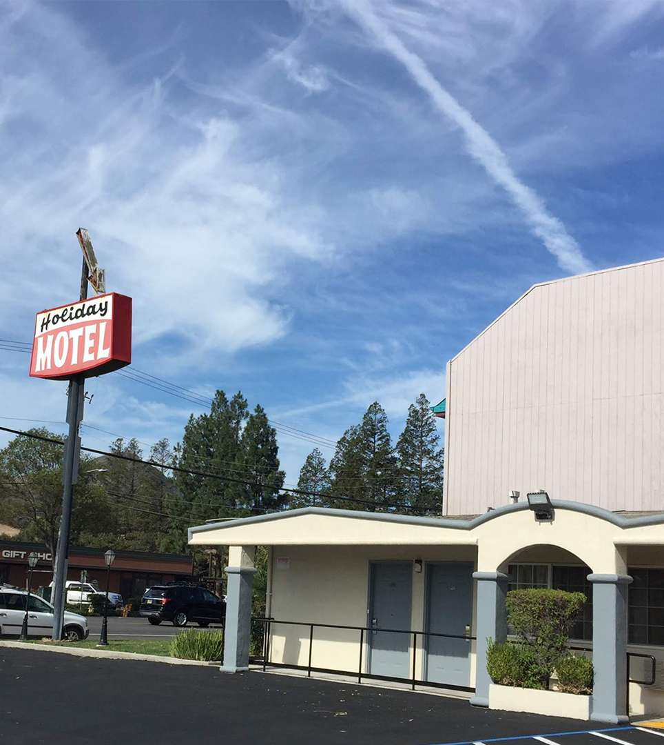ENJOY COMFORTABLE ROOMS AND MODERN AMENITIES  AS A GUEST OF OUR MORGAN HILL MOTEL 