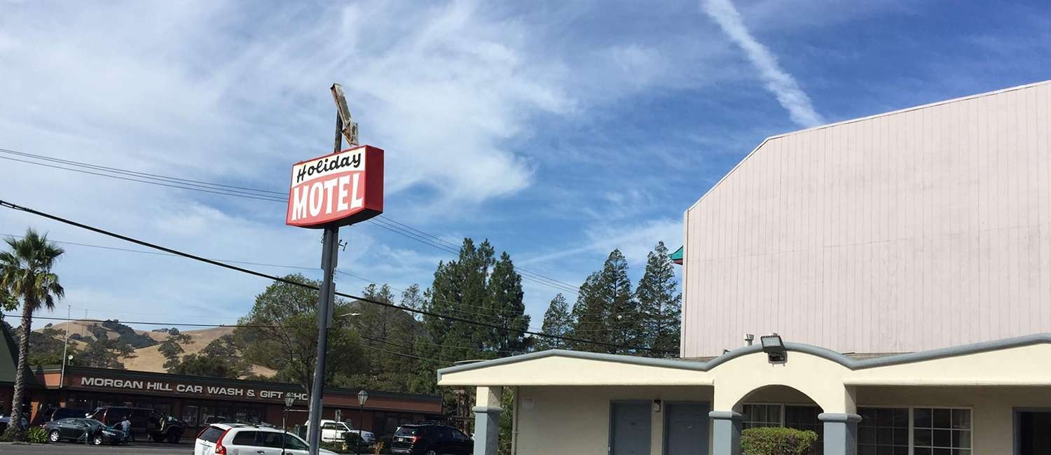 ENJOY COMFORTABLE ROOMS AND MODERN AMENITIES  AS A GUEST OF OUR MORGAN HILL MOTEL 